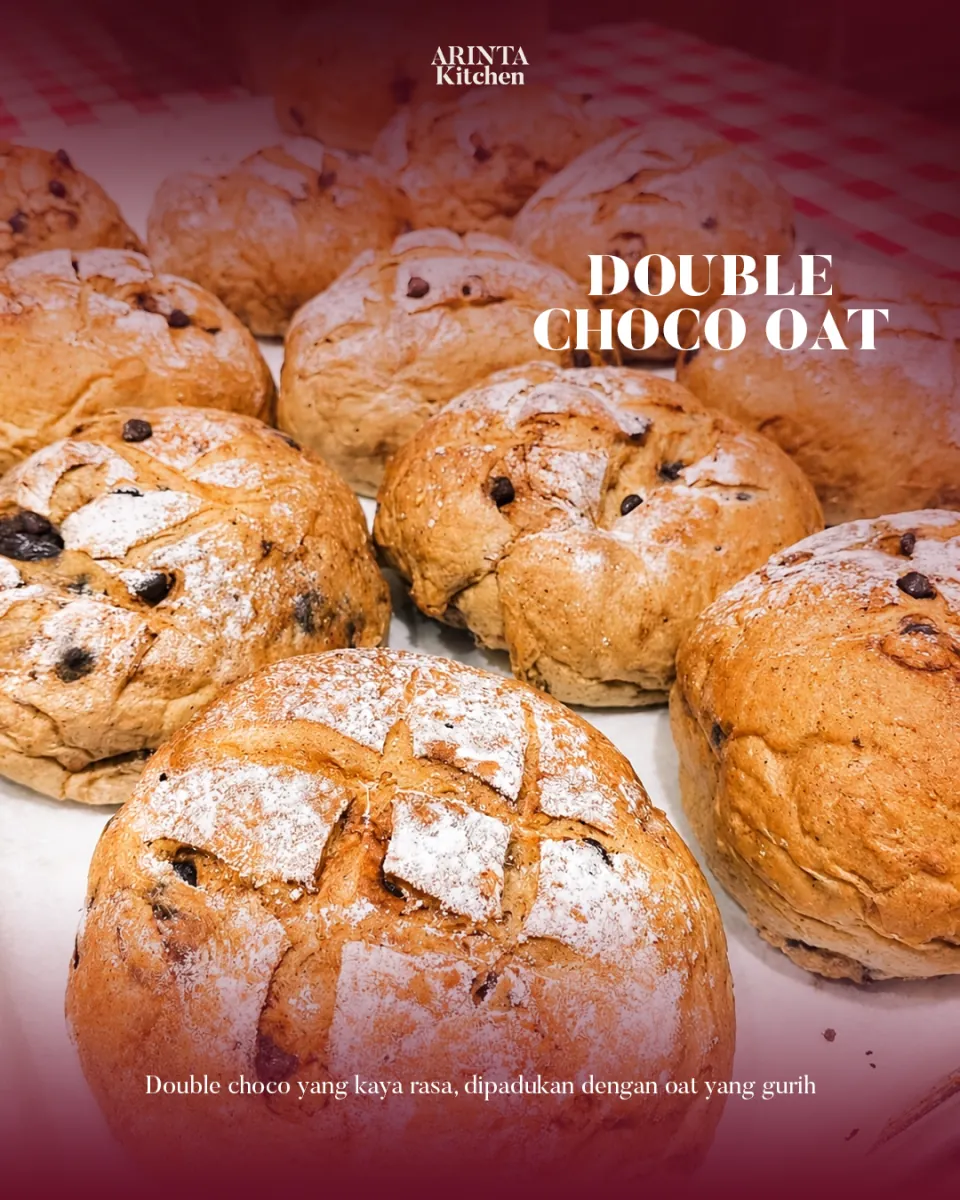 Roti Double Choco Oat di atas kain kotak-kotak, dengan logo Arinta Kitchen
